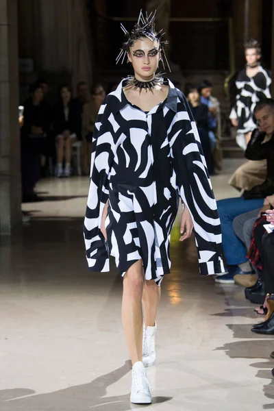 Look 15